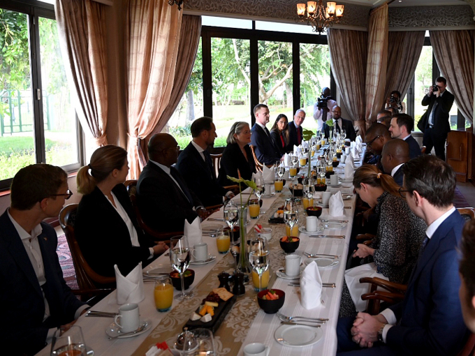 Dagen startet med frokostmøte med representanter for norske og mosambikiske myndigheter og næringsliv. Foto: Sven Gj. Gjeruldsen, Det kongelige hoff